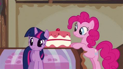 Pinkie Pie GIF - Pinkie Pie Cake - Discover & Share GIFs