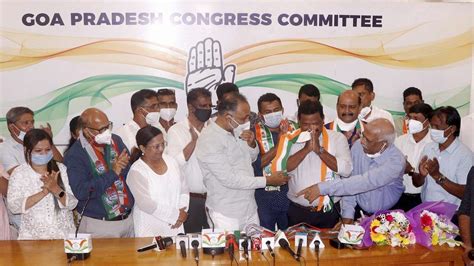 Goa Congress Moves Its Mlas To Undisclosed Location Sonia Rushes