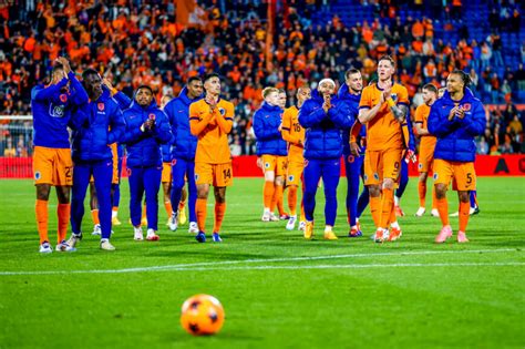 Wat Een Beelden Oranje Fans Zorgen Voor Geweldige Sfeer In Hamburg