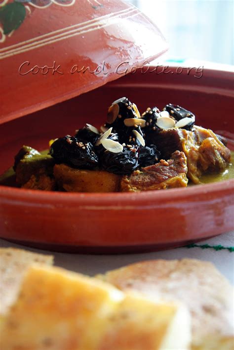 Tajine de veau aux pruneaux graines de sésame et amandes éffilées