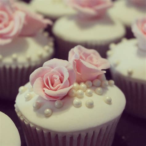 Cupcakes De Vainilla Con Betun De Mantequilla Y Fondant Cupcake