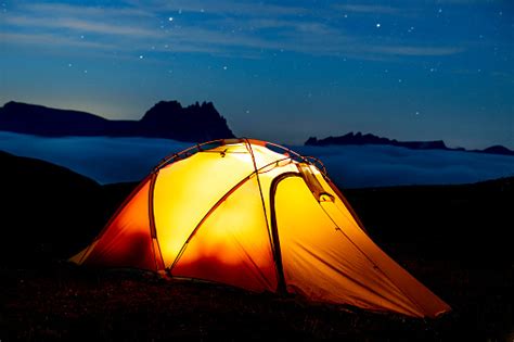 Tenda Berkemah Di Pegunungan Pada Malam Hari Foto Stok Unduh Gambar