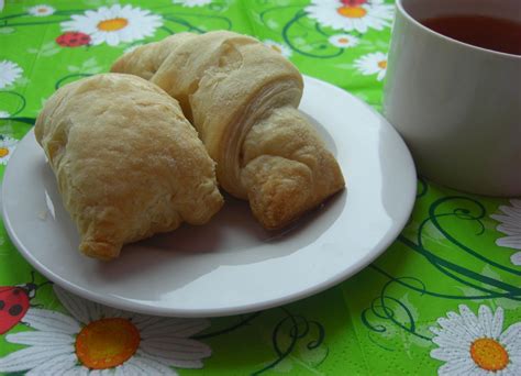 Слойки со сгущенкой - пошаговый рецепт с фото (44616 просмотров)