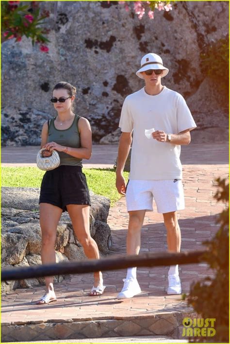 Tennis Couple Jannik Sinner Anna Kalinskaya Enjoy A Beach Day In