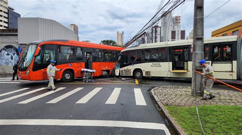 Acidente Entre Nibus Em Curitiba Pol Cia Abre Inqu Rito