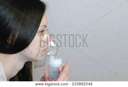 Use Nebulizer Inhaler Image & Photo (Free Trial) | Bigstock