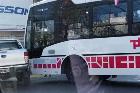 Un Colectivo De La Red Tulum Choc Con Una Camioneta En Una Peligrosa