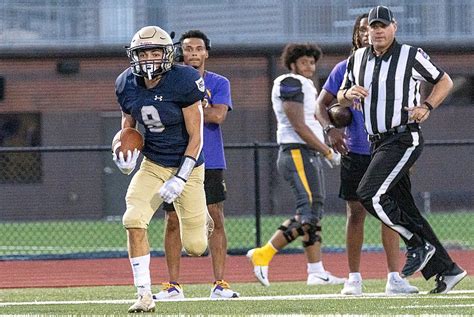 Friday Football Strong Finish To First Half Pushes Helias Past Hickman