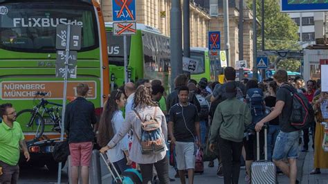 Verwirrung Zur Hauptreisezeit Fernbus Bahnhof In Frankfurt Noch Im Bau