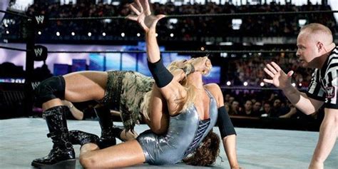 Trish Stratus' 5 Best Matches As A Heel (& Her 5 Best As A Face)