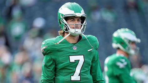 Kenny Pickett injury update: Eagles backup QB leaves game vs. Cowboys ...