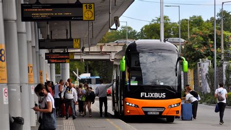 Újabb tragikus buszbaleset történt az autópályán többen életüket