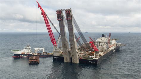 Pioneering Spirit Executes First Lift With Jacket Lift System Allseas