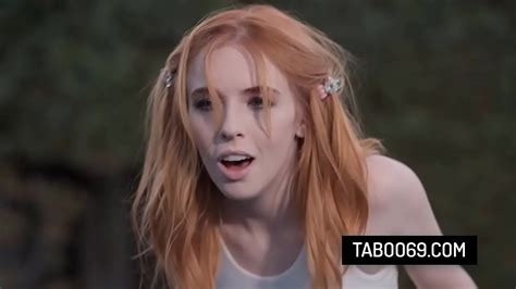 La Jeune Femme Rousse Sexy Madi Collins Bais E Par Un Entra Neur De Tennis Xvideos