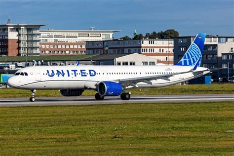 United Airlines Airbus A321 271nx D Axxh N44501 V1images Aviation Media