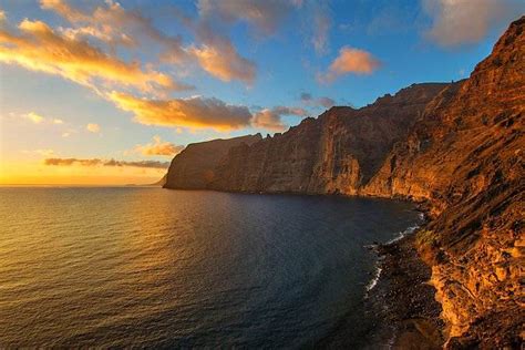 Los Acantilados De Los Gigantes En Tenerife