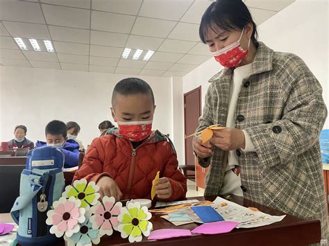 永安社区开展大手拉小手“手工花diy”主题活动 江宁区