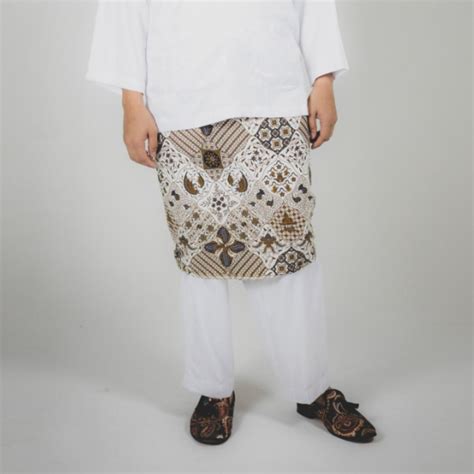 Batik samping in Jawa white, Men's Fashion, Bottoms, Trousers on Carousell