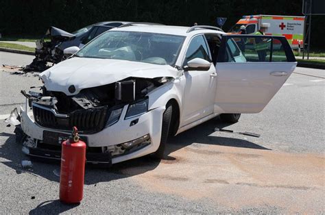 Fotos Schwerer Unfall Mit Vier Verletzten Auf B Bei Garching Am