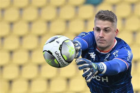 Lorient Goalkeeper Paul Nardi Discovered Search For Replacement Via