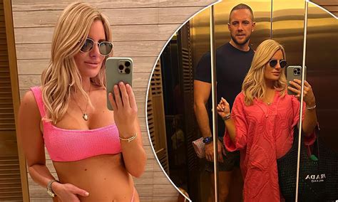 Towie S Pregnant Danielle Armstrong Stunning In A Pink Bikini As