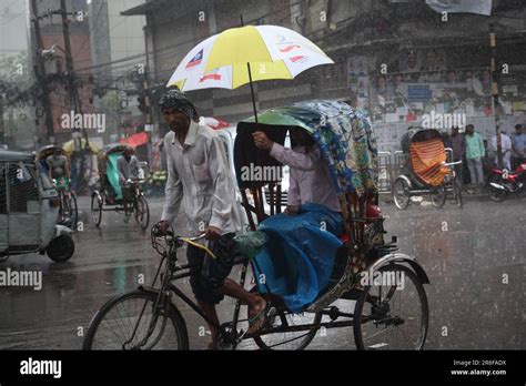 Hand Rickshaw Puller Hi Res Stock Photography And Images Alamy