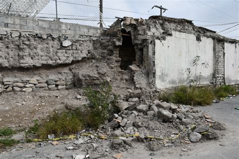 Humedad Causa Derrumbe De Vivienda Abandonada En Barrio El Baratillo