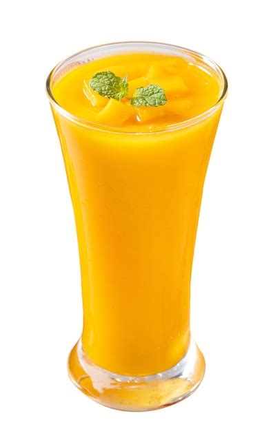 Smoothie De Suco De Manga Delicioso E Fresco Em Copo De Vidro Isolado