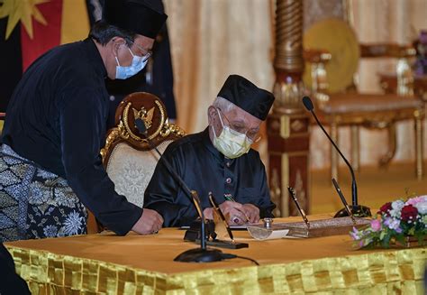 Tun Taib Angkat Sumpah TYT Penggal Ketiga UTUSAN SARAWAK