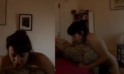 Horny Girl Humps Her Bed In Split Screen