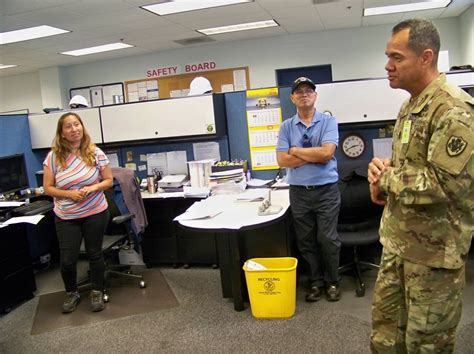 Dla’s Senior Enlisted Advisor Visits Distribution San Diego Command Staff Defense Logistics