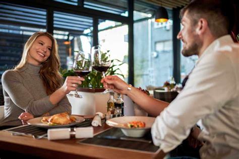 Restaurante Para Casal Quem Escolhe O Jantar Local Do Amor