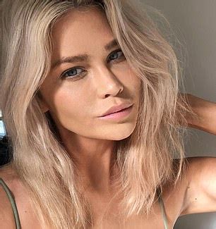 Bachelor Star Megan Marx Goes Back To Her Natural Brunette Locks After Blonde Do Daily Mail Online