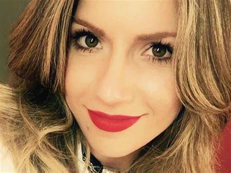 Laurita Fernández se adelantó al verano y mostró su lomazo en bikini