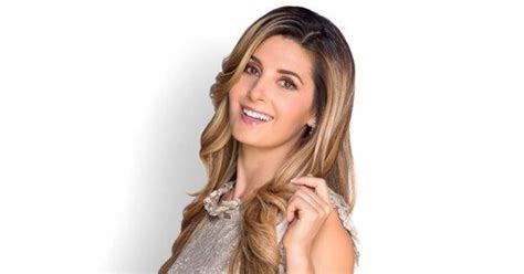 Mayrín Villanueva causa furor con diminuto bikini y casi enseña de más Publinews