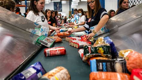 Campanha Dos Bancos Alimentares Contra A Fome Recolhe Toneladas