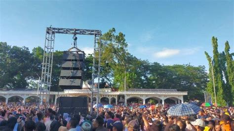 Owan Konser Pulang Kampung Ratusan Warga Boalemo Padati Lapangan Alun