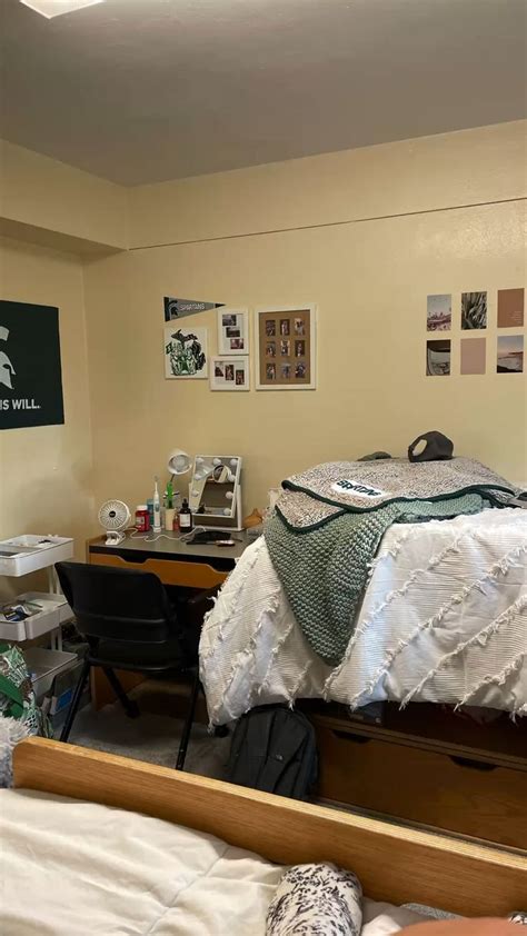 Need some dorm room inspo? Here a sneak peak at my freshmen dorm at ...