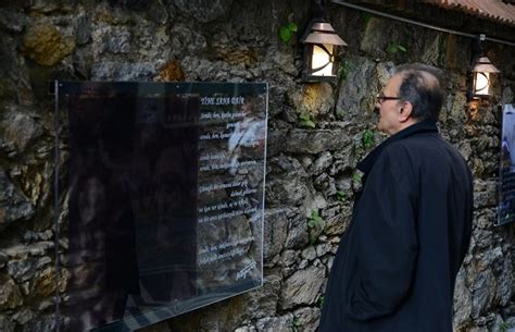 Kadıköy Sokaklarında Dizeleriyle Yaşayan Mavi Gözlü Dev Nazım Hikmet