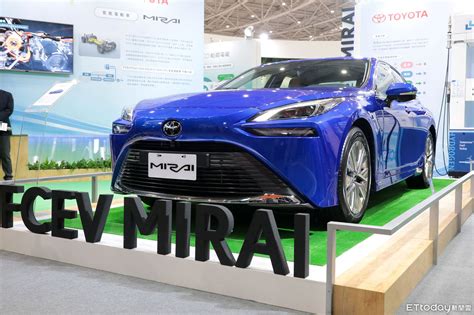 Toyota氫氣車「現身南港展覽館」！儲氫瓶＋燃料電池本體同台亮相 Ettoday車雲 Ettoday新聞雲