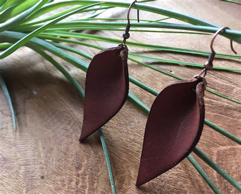 Folia Boucles D Oreilles En Cuir Marron Lisse En Forme Etsy Boucles