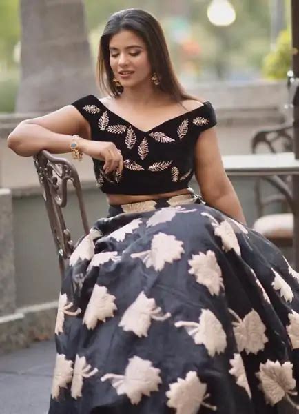 Aishwarya Rajesh Top 20 Hot Pics And Photo