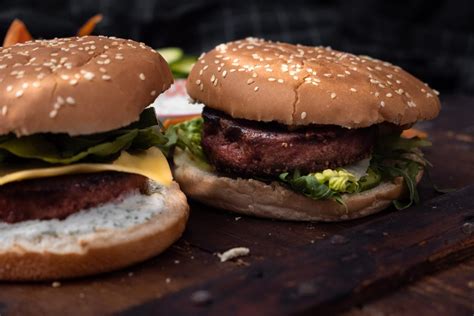 Der Vegane Beyond Meat Burger Jetzt Auch In Deutschland Erh Ltlich