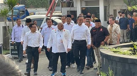 Tiba Di Markas Pks Ikut Sidang Majelis Syura Anies Cak Imin Berkemeja