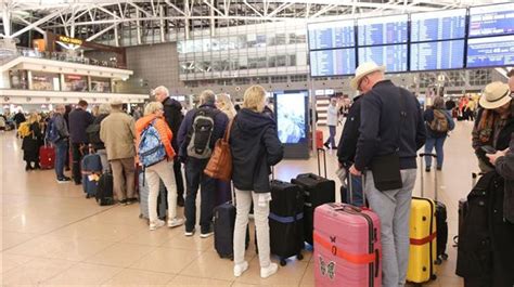 Montag Weitestgehend Normalbetrieb Am Hamburger Flughafen