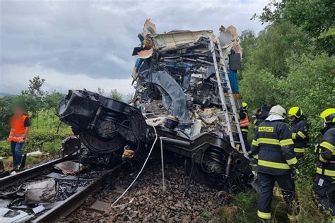 Czech Republic Train Crash Three Killed Dozens Injured After Commuter