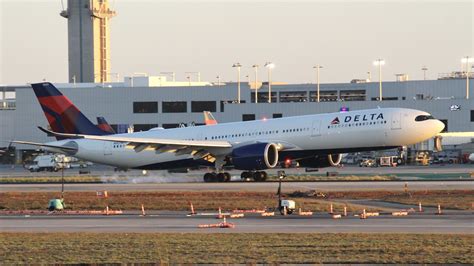 Delta Airbus A Departs From Los Angeles So Cal Metro Flickr