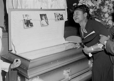 Le Cercueil Ouvert D Emmett Till Comment Montrer Le Crime Raciste