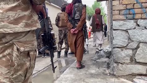 Video Sechs Tote Bei Mutma Lichem Anschlag Auf Schule In Kabul Stern De