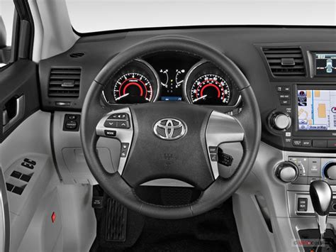 2013 Toyota Highlander: 35 Interior Photos | U.S. News